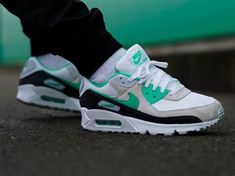 nike am90